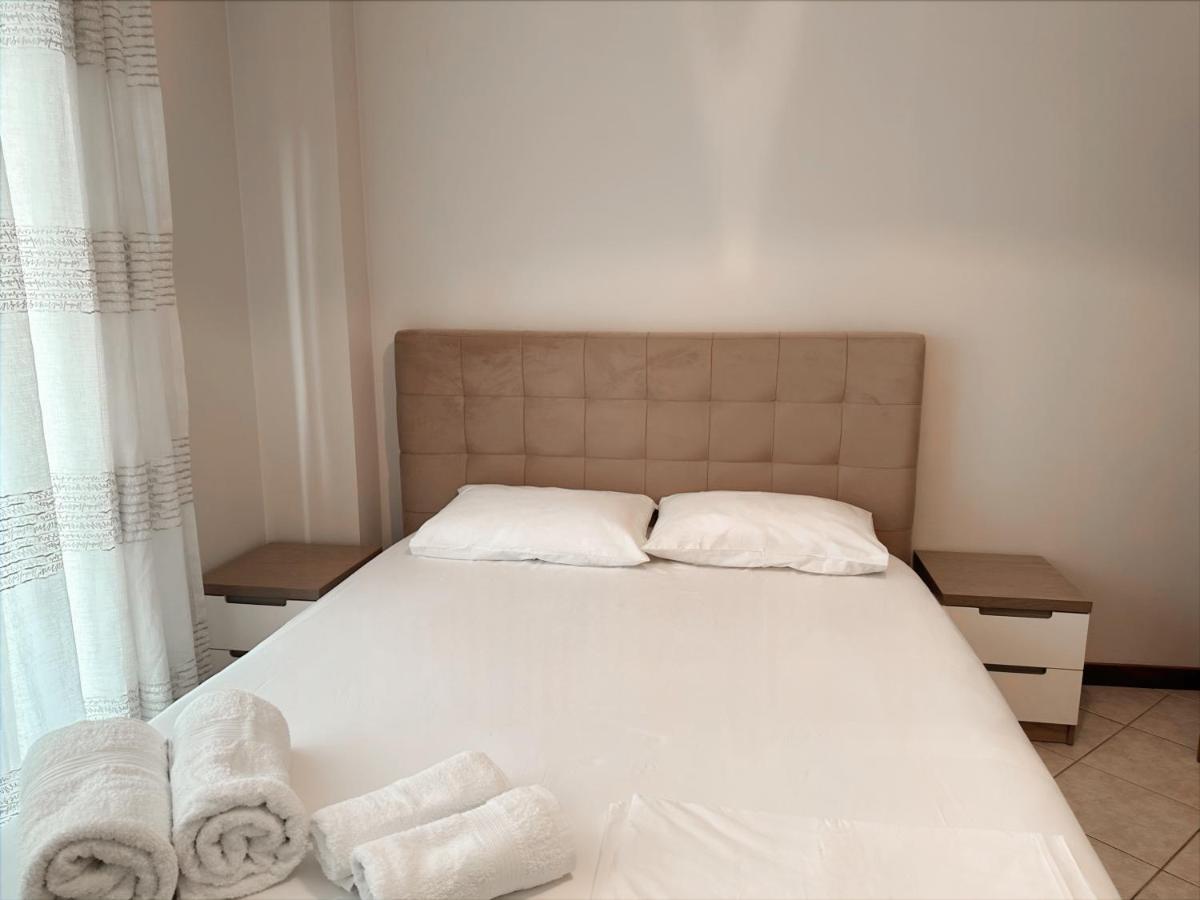 Bed & Breakfast Mina 地拉那 外观 照片